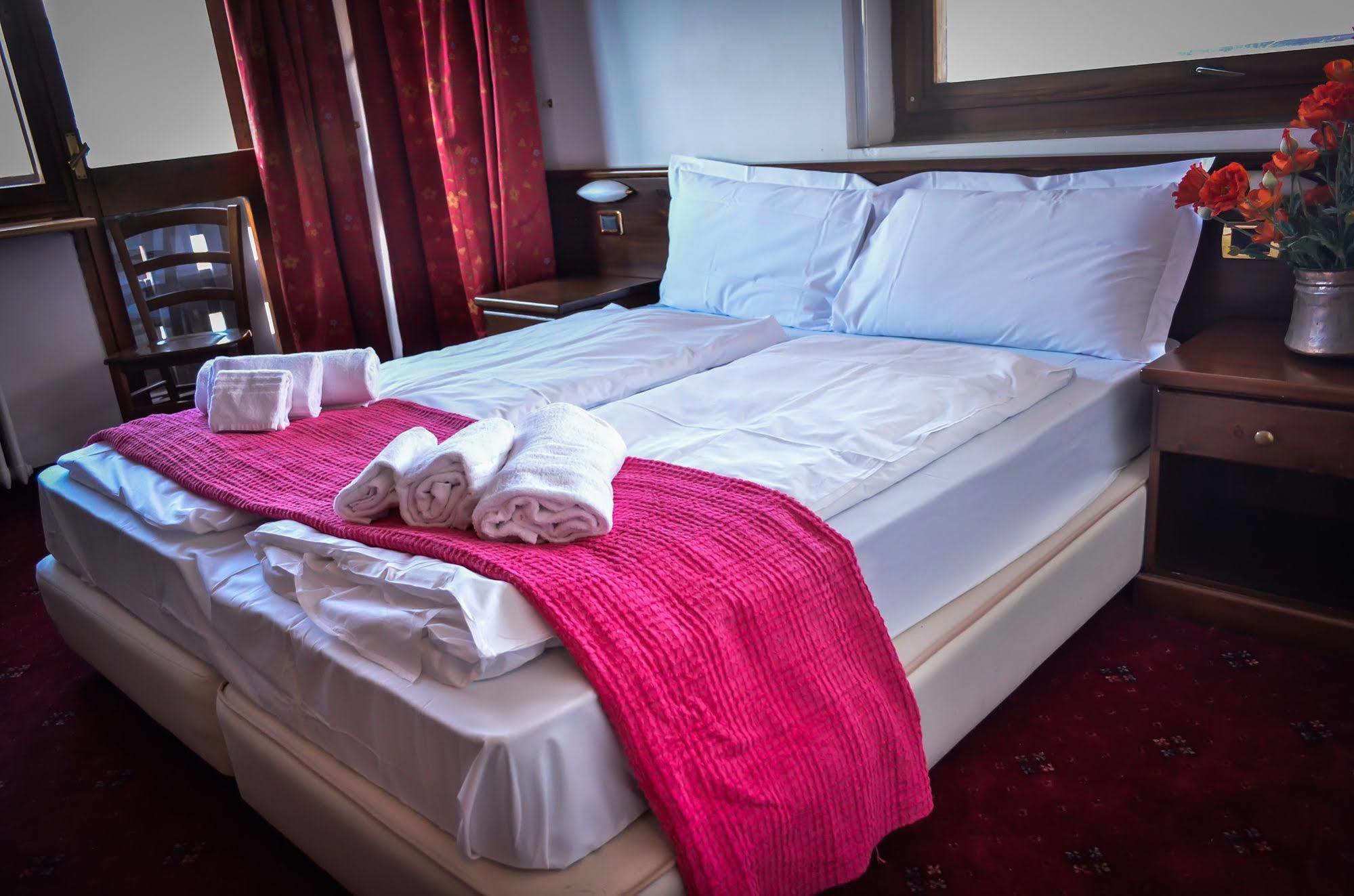 Hotel La Terrazza Oulx Екстериор снимка